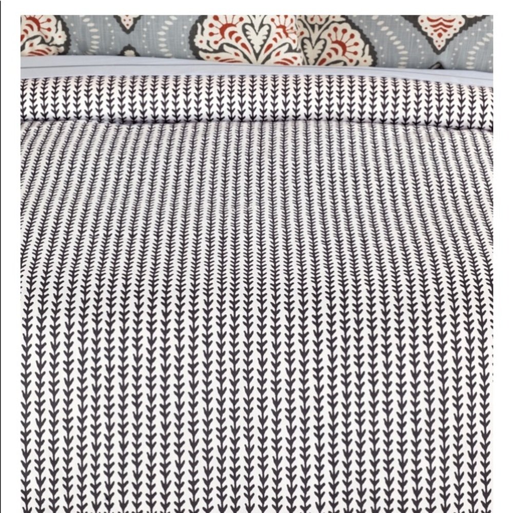 Brand new Niche duvet queen.